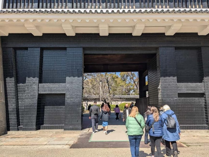 Osaka: Osaka Castle Guided Tour with Local Guide - The people behind the castle