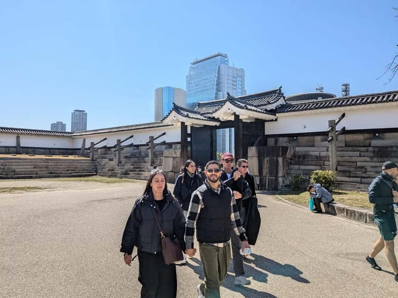Osaka: Osaka Castle Guided Tour with Local Guide - The Kansai connection