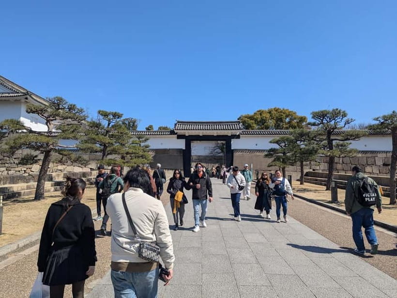 Osaka: Osaka Castle Guided Tour with Local Guide - Meeting at the main building