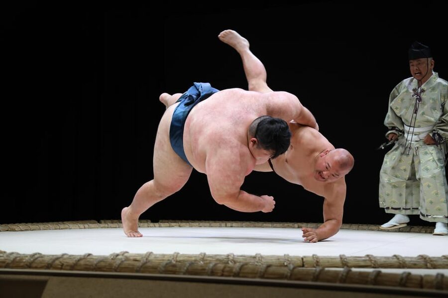 Osaka: Sumo Stage Show with Bento or Snack + Fight & Photo - Key points to know before booking