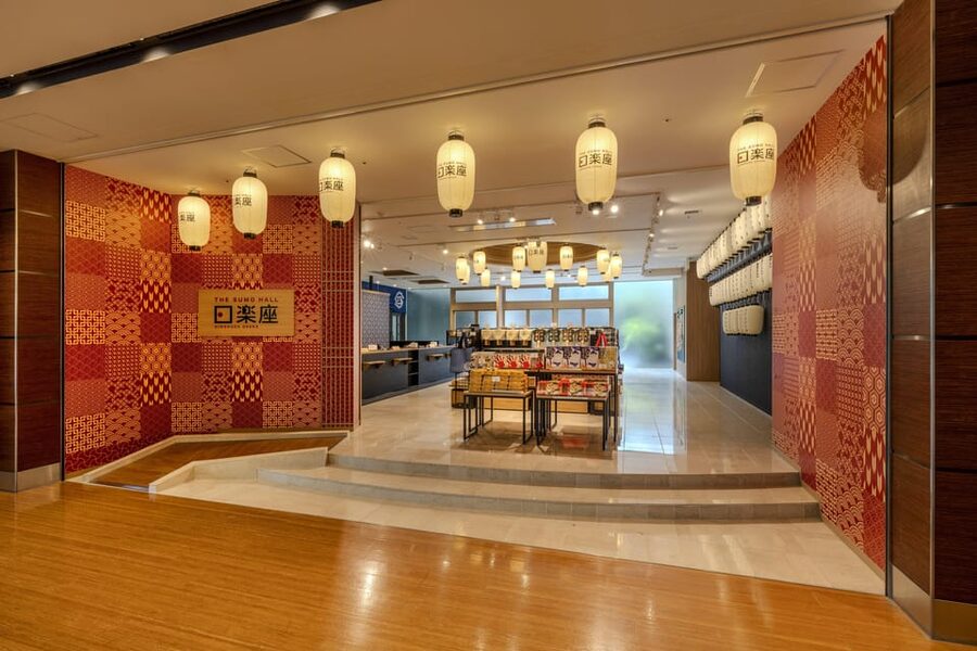 Osaka: Sumo Stage Show with Bento or Snack + Fight & Photo - Learning the basics before the bouts