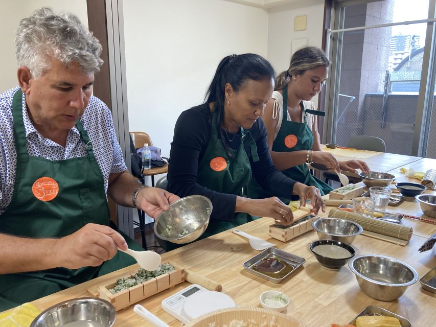 Osaka: Sushi Class in Dotonbori - A small group keeps your hands busy