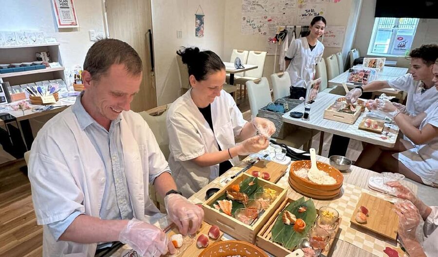 Osaka: Sushi Making in Spacious Studio (SAME-DAY OK!) - Vegetarian and allergy planning