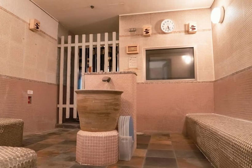 Osaka: Tennen Onsen Naniwa-no-Yu, the famous hot spring spa - A natural hot spring above Osaka