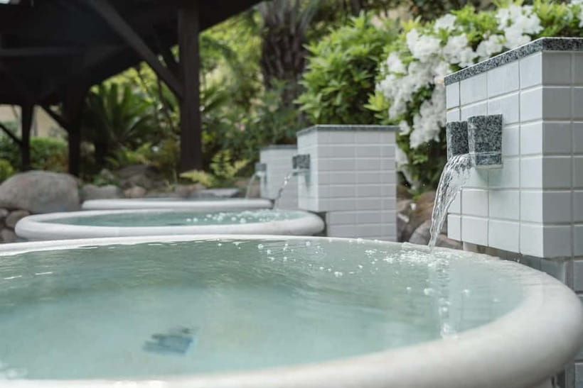 Osaka: Tennen Onsen Naniwa-no-Yu, the famous hot spring spa - Water temperature and comfort for first-time bathers