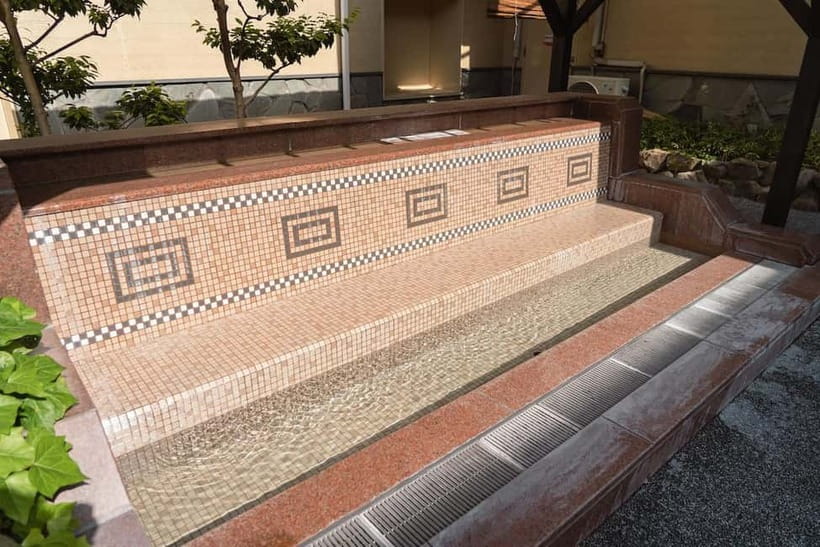 Osaka: Tennen Onsen Naniwa-no-Yu, the famous hot spring spa - What the low price includes, and what it does not