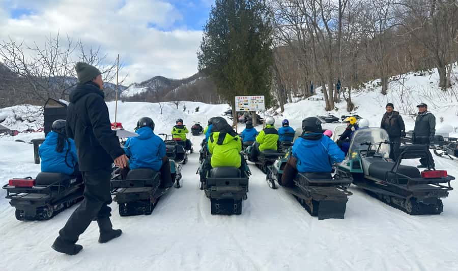 Penguin Fun & Snowmobile : Sapporo Winter (Asahiyama Zoo) - Winter clothing and sensible preparation