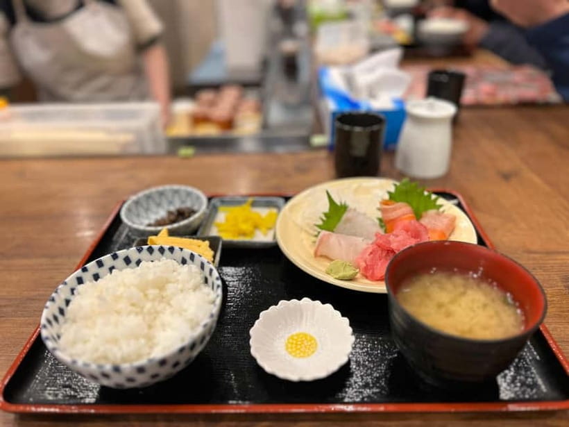 Private Toyosu & Tsukiji Market Adventure with Tuna Auction - Eating your way through Tsukiji Outer Market