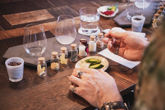 Sake Omakase in Tokyo: Guided Tasting by Certified Sommeliers - A sake lesson built around four tasting ideas