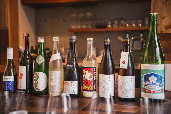 Sake Omakase in Tokyo: Guided Tasting by Certified Sommeliers - The Showa-era table gives the room a sense of place