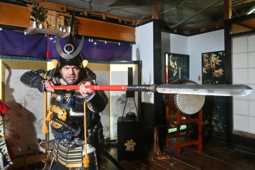 Samurai Armor & Sword experience with phot near Osaka Castle - Learning why the sword was carried with care