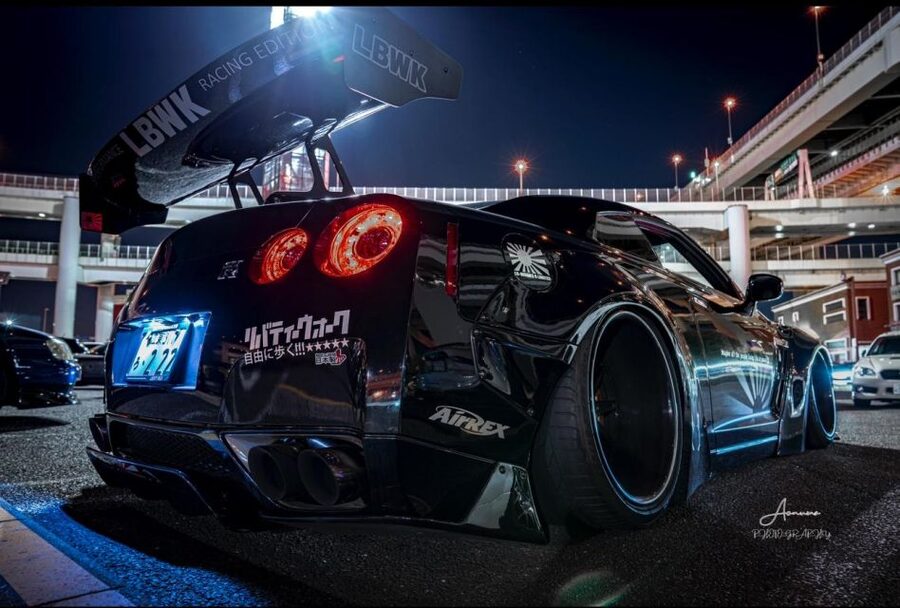 Secret Car Meet: R34 Skyline Car Club Membership - Cruising Tokyo in a full convoy