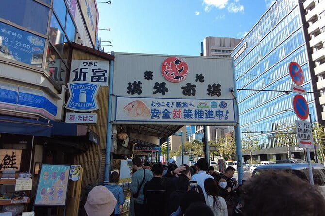 Shinjuku: Food Tour – 15 Dishes & 3 Drinks at 4 Eateries - Guides make a bigger difference than the menu