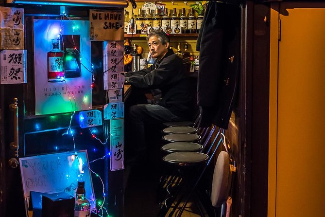 Shinjuku: Golden Gai Food Tour - Sushi, local dishes, and practical dining lessons