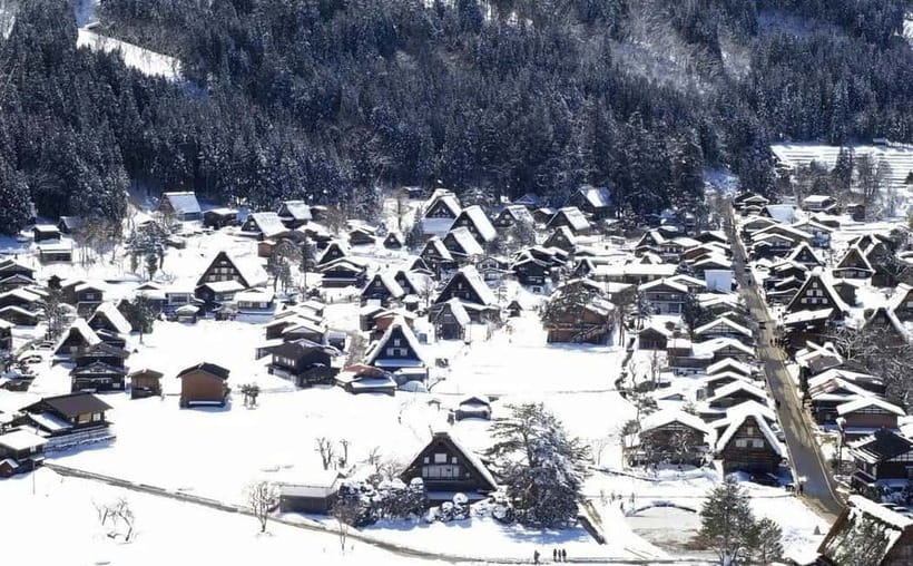 Shirakawago&HidaTakayama&GujoHachiman 1 Day Tour from Nagoya - Gujo Hachiman: a brief look at castle-town Japan