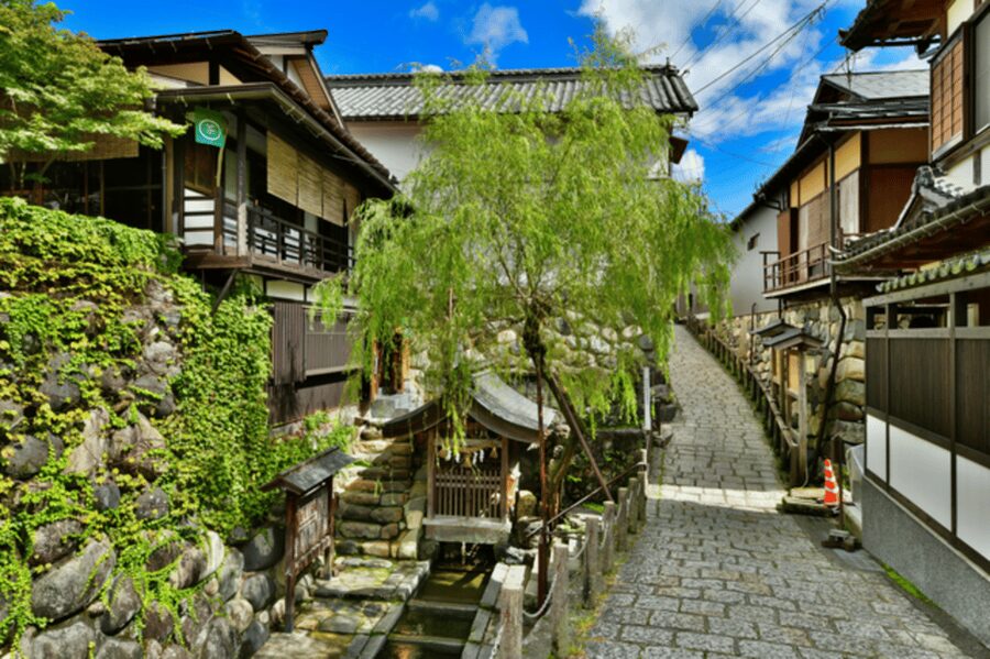 Shirakawago&HidaTakayama&GujoHachiman 1 Day Tour from Nagoya - How much value do you get for $61?