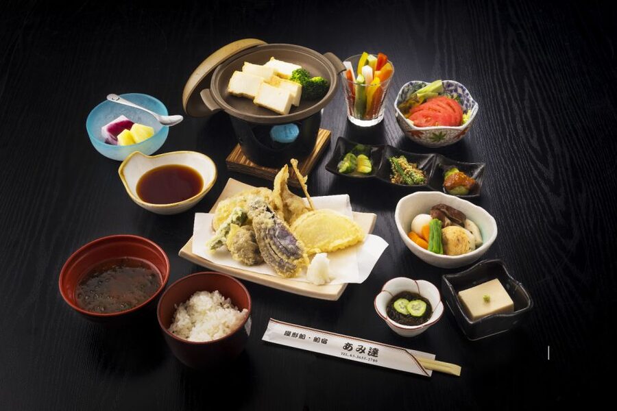 Sumida River: Japanese Traditional Yakatabune Dinner Cruise - Tokyo Bay, Rainbow Bridge, and Odaiba after dark