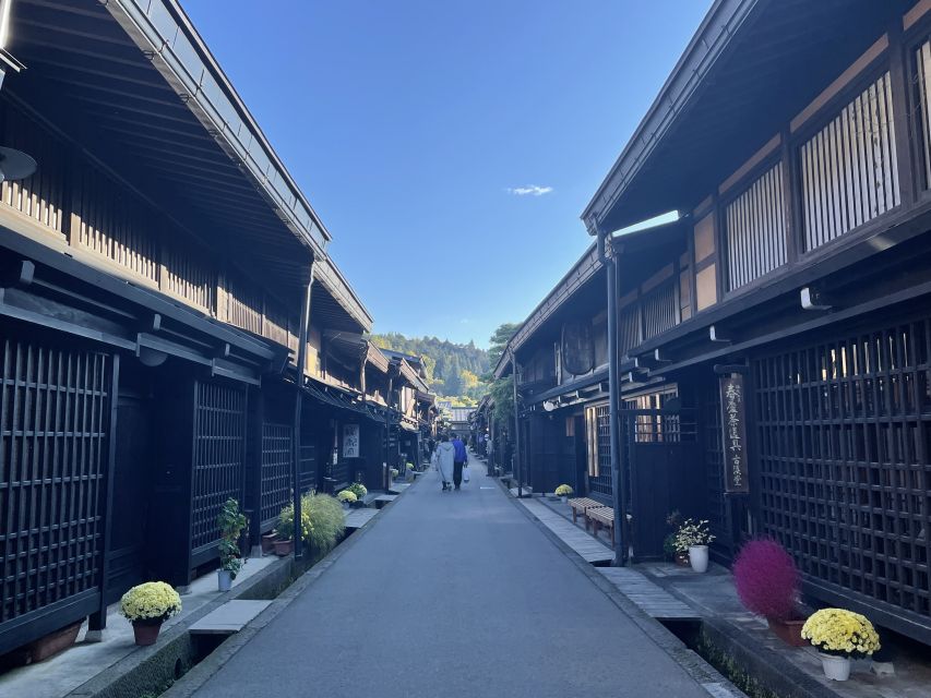 Takayama: Edo-Period Old Town Walking Tour - What the 45-minute route feels like