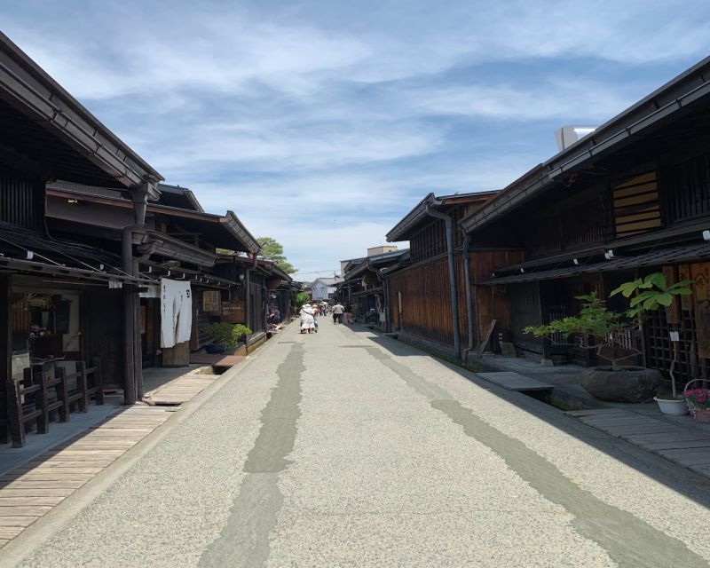 Takayama: Edo-Period Old Town Walking Tour - Reading the town through trade and daily work
