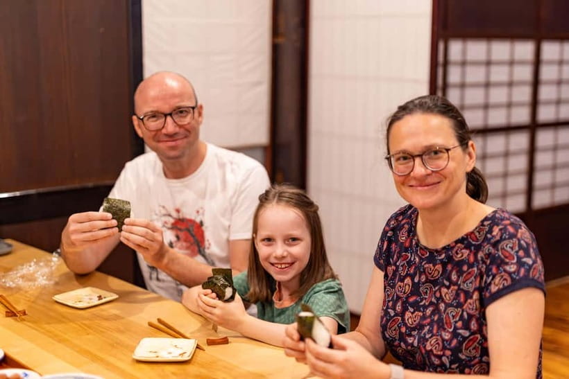 Takayama: Onigiri and miso soup making at a buddhist temple - Finding the temple from the two gates