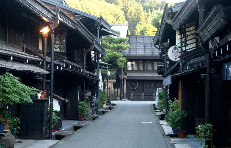 Takayama: Private Walking Tour with a Local Guide - Why a private walk works well in Takayama