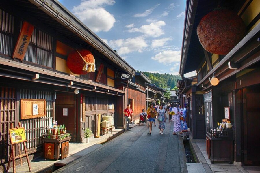 Takayama: Private Walking Tour with a Local Guide - Morning markets along the Miyagawa River