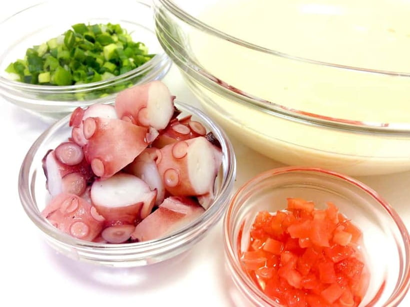 Takoyaki cooking experience in Kabukicho, Shinjuku - A one-hour class from batter to plate