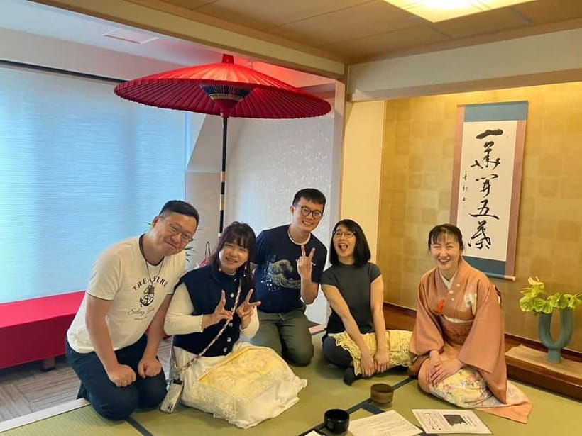 Tea ceremony experience in Japanese-style room 60min - A Room Made for Photos
