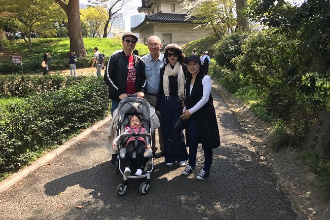 Tokyo 6hr Private Tour with Government-Licensed Guide - Shinjuku, gardens, and Tokyo after dark