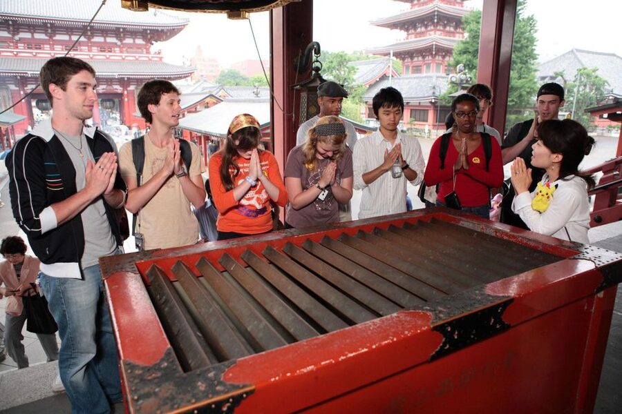 Tokyo: A Half-Day Trip Bus Tour in the Morning - The English-speaking guides make the difference