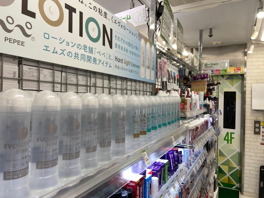 Tokyo: Akihabara Private Hentai Tour - Manga and video game shopping with translation help