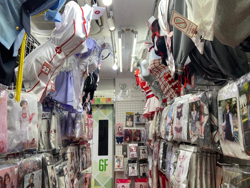 Tokyo: Akihabara Private Hentai Tour - What the guides add to the experience