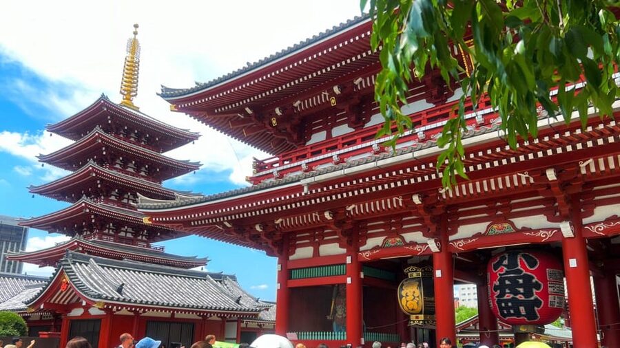 Tokyo: Asakusa and Tokyo’s Oldest Temple Senso-ji Tour - Why Asakusa is a smart place to begin in Tokyo