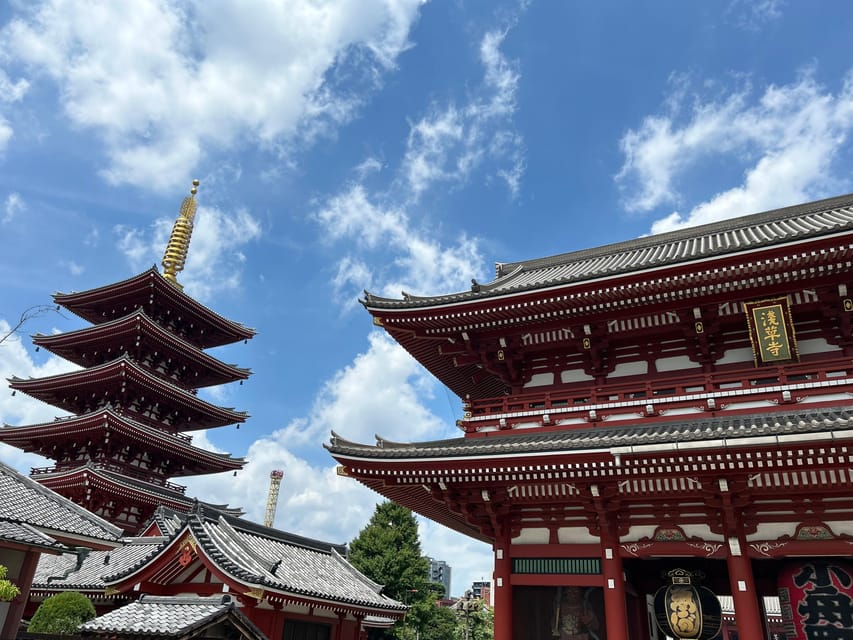 Tokyo: Asakusa and Tokyo’s Oldest Temple Senso-ji Tour - Kaminarimon, the dramatic gateway to Senso-ji