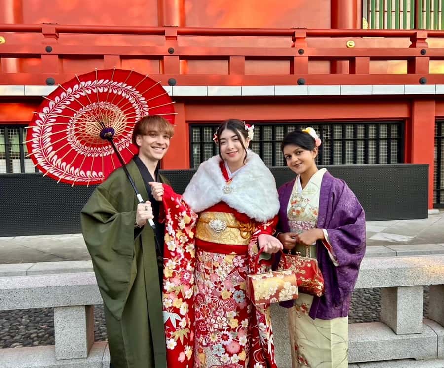 Tokyo: Asakusa Kimono Rental Experience - Choosing a real kimono and getting dressed