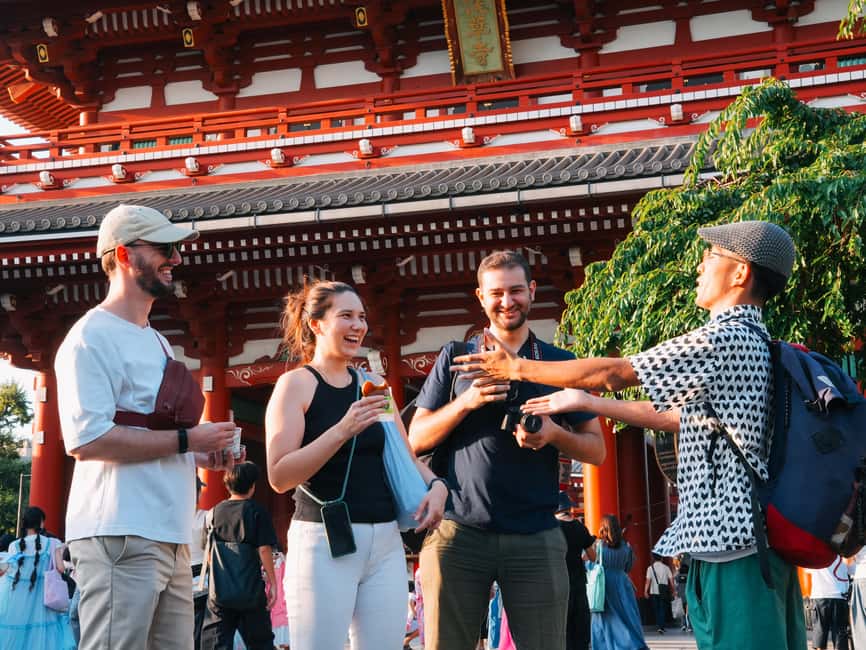 Tokyo: Asakusa & Tokyo’s Oldest Temple Senso-ji Walking Tour - Passing through Kaminarimon and onto Nakamise Street