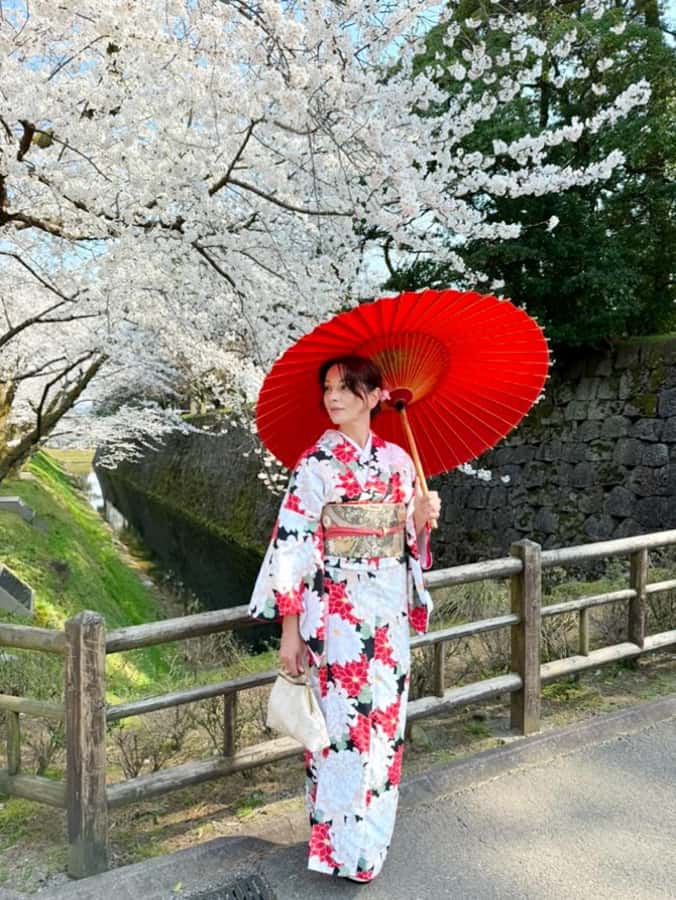 Tokyo Asakusa: Traditional Kimono Rental Experience at Wargo - What the dressing process is really like