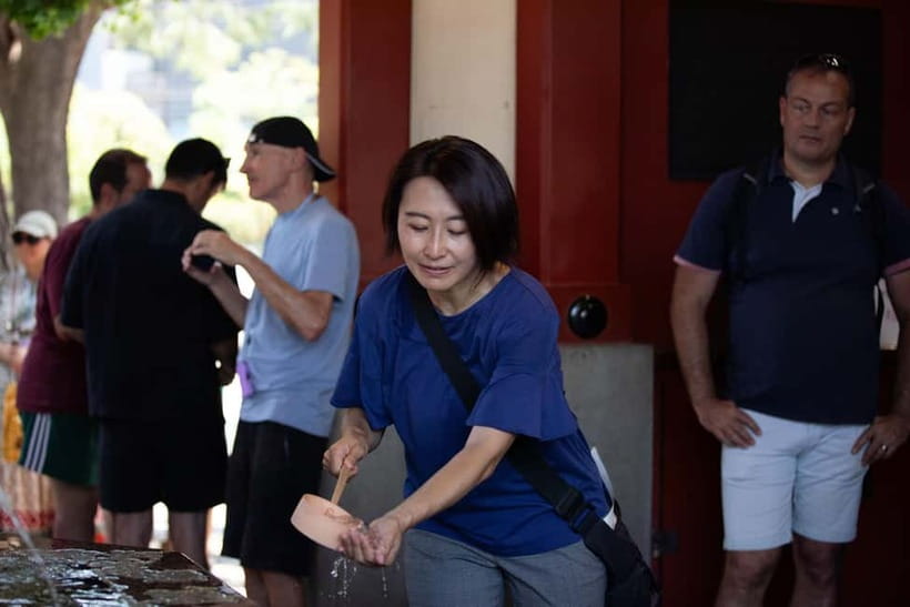 Tokyo: Asakusa Walking Tour with Sensoji Temple Visit - What the guides add to the experience