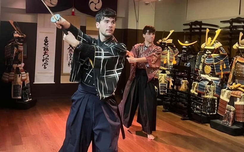 Tokyo: Best Samurai Experience - Practicing a simple chanbara routine