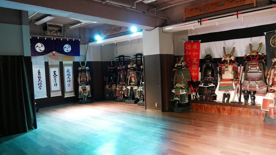 Tokyo: Best Samurai Experience - Choosing a kimono and hakama