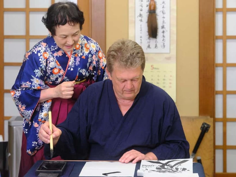 Tokyo: Calligraphy Experience with yukata or Samue - Yukata, samue, and the first few minutes