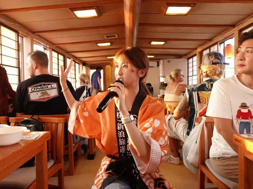 Tokyo Dinner Cruise & Tradition Show & Drinks & Tokyo Tower - Why a yakatabune makes this dinner different