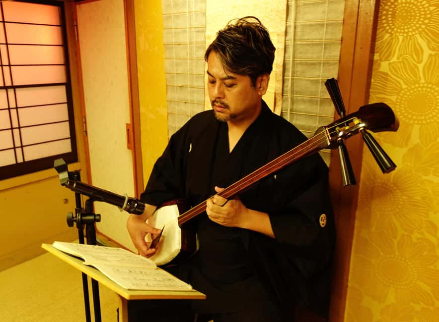 Tokyo Dinner Cruise & Tradition Show & Drinks & Tokyo Tower - Shamisen, singing, and the changing show