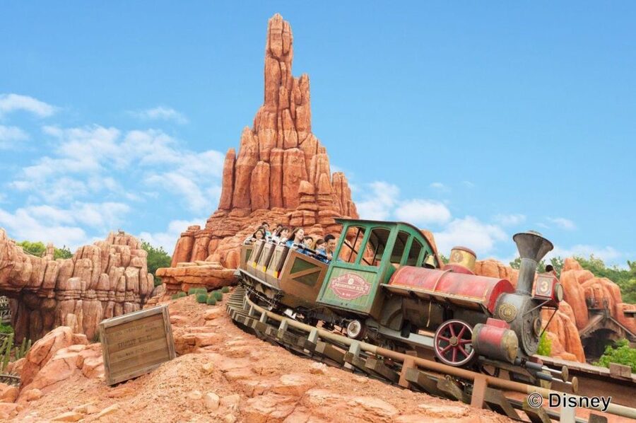 Tokyo Disneyland 1-Day Passport - Parades, fireworks, and the value of stopping