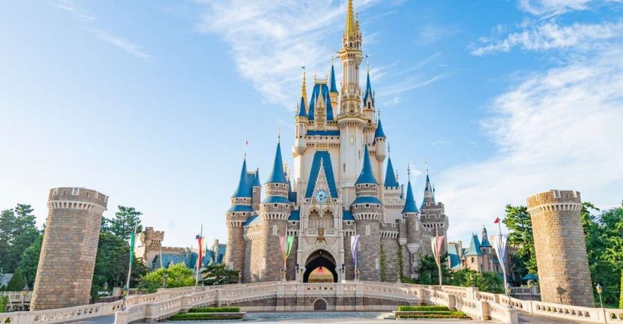 Tokyo Disneyland 1-Day Passport - Seven lands, seven different moods