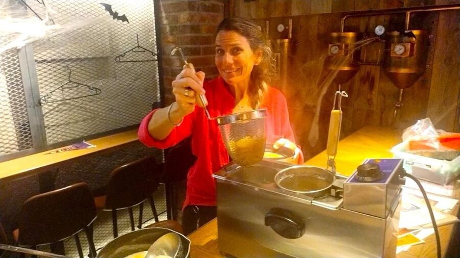 Tokyo: Easy Ramen Cooking Experience in Kabukicho, Shinjuku - The opening lesson explains why ramen takes time