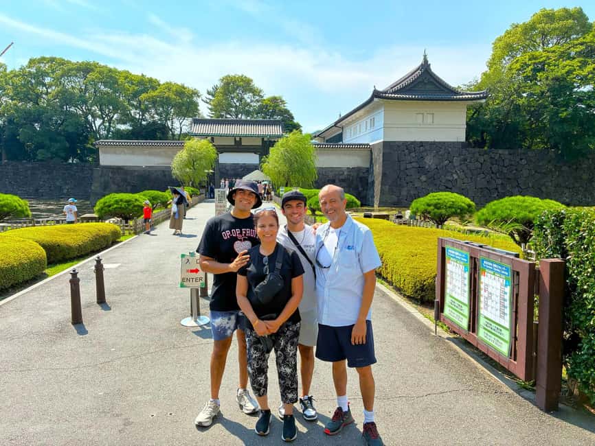Tokyo: Edo Castle Ruins & Imperial Palace East Garden Tour - Edo Castle and the Imperial Palace in two hours