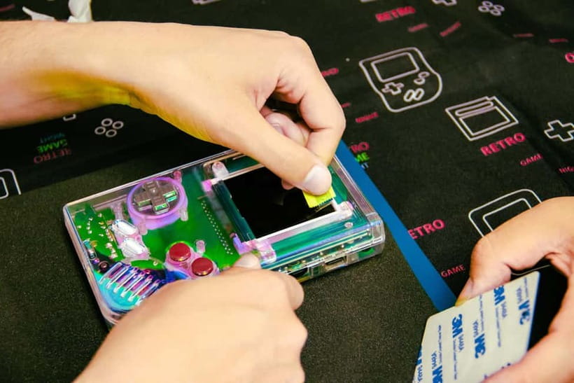 Tokyo: Gameboy Mod Workshop at Akihabara - Who will enjoy this most