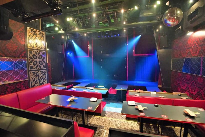 Tokyo GINZA: KONPARU Japanese Cabaret Show with Drink - Photos and performer greetings before curtain time