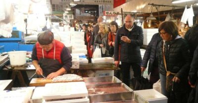 Guided Walking Tour of Tsukiji Market with Breakfast